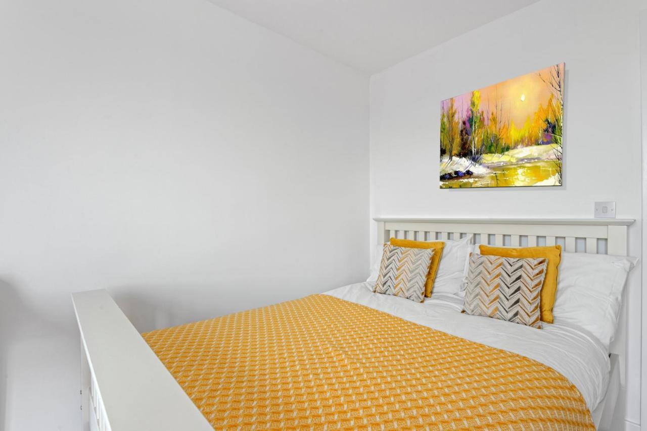 Appartamento Penthouse Flat In Slough Center Esterno foto